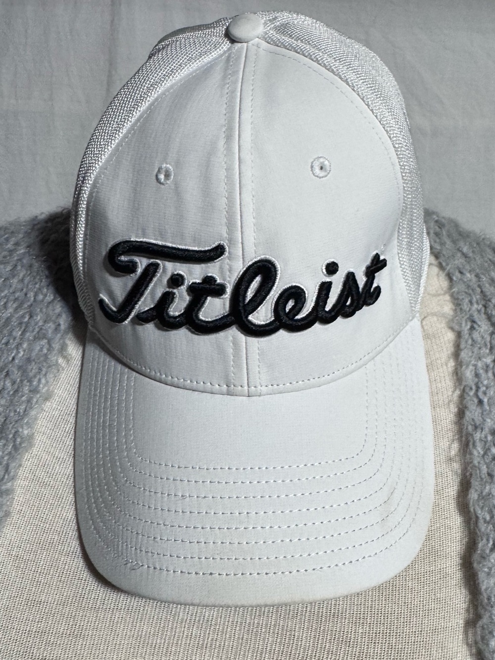 Titleist white golf hat Size L/XL